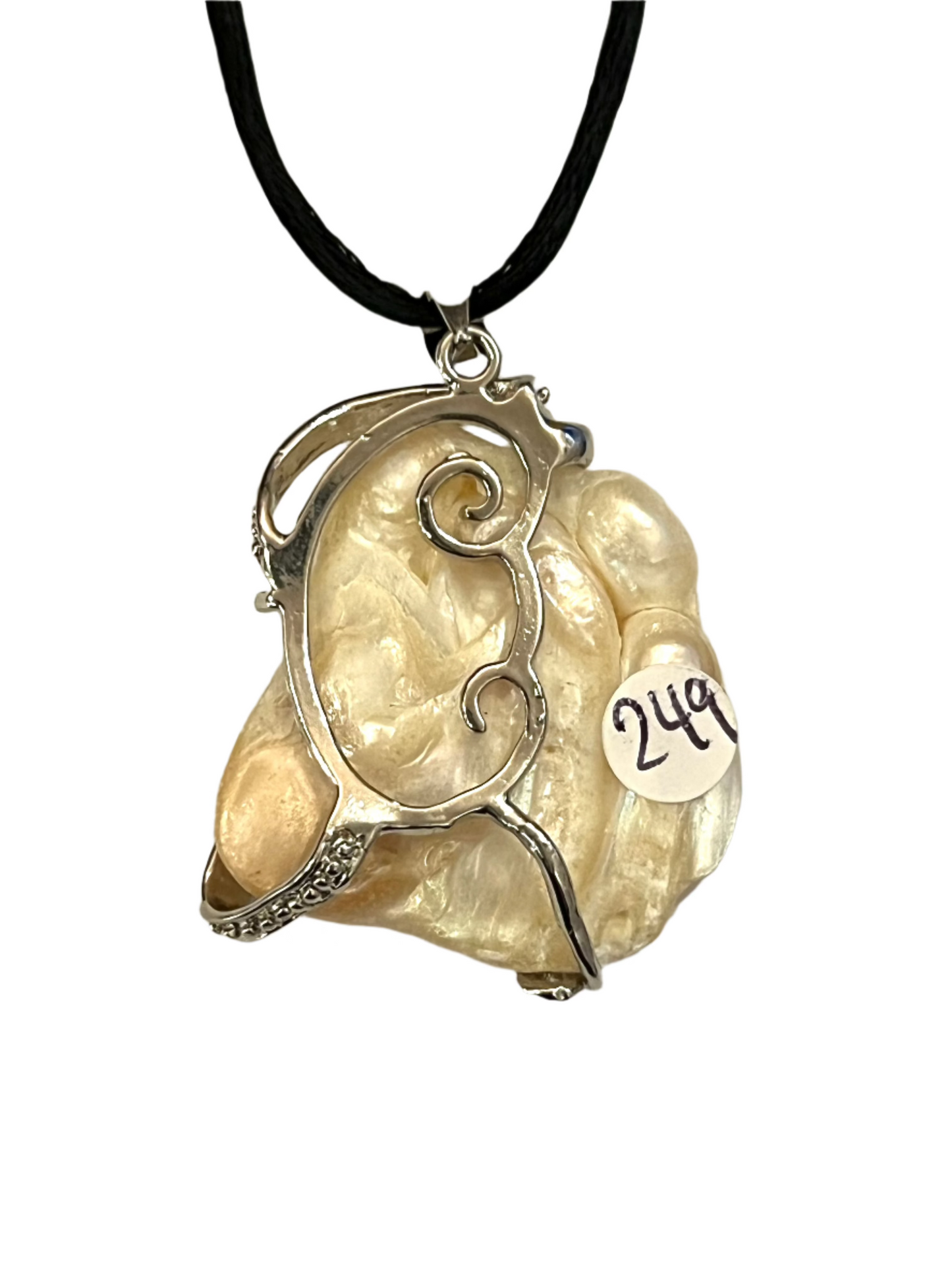 Large Unique White Cream Baroque Pearl Pendant Necklace