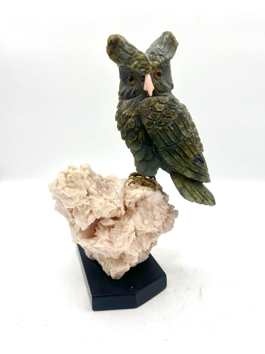 Hand-Carved Labradorite Owl on Pink Calcite Cluster – Intuition, Protection & Transformation Crystal Sculpture