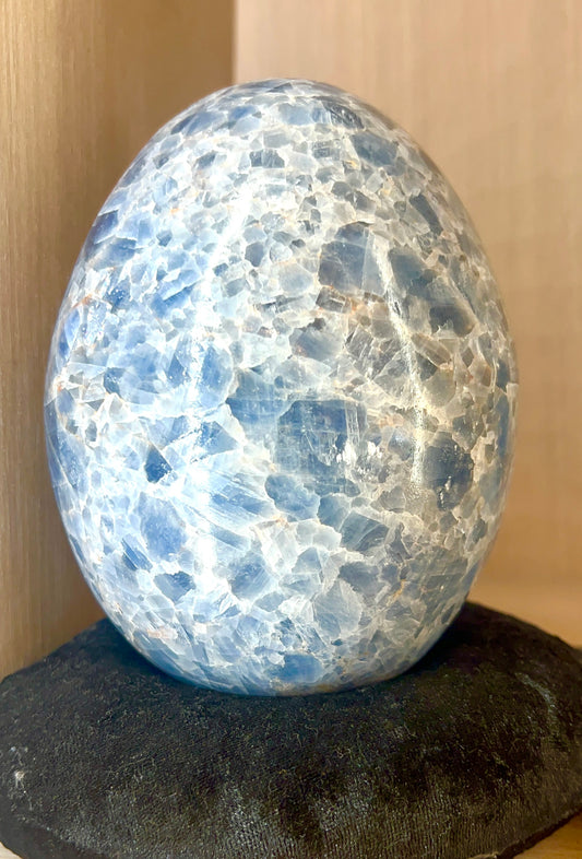 Calestine Large EGG Polished Tbel topNew beginings, rebirth healing crystal Throat Chakra